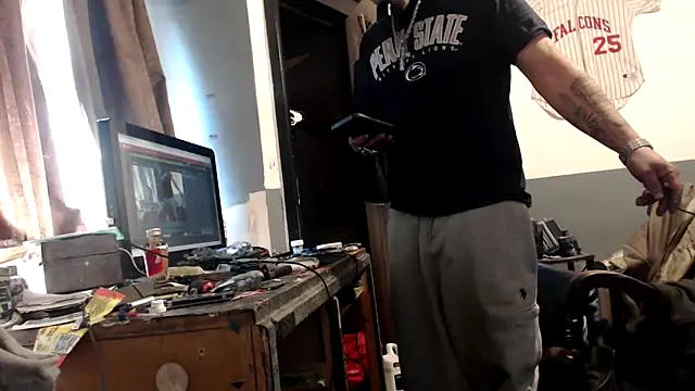 Snapshot of sledge901 chatting on November 4, 2025, 9:25 pm sledge901 online show from November 4, 2025, 9:25 pm