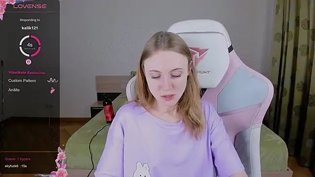 Snapshot of Cowell_Adelina chatting on March 9, 2025, 10:41 am Cowell Adelina online show from March 9, 2025, 10:41 am