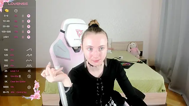 Snapshot of Cowell_Adelina chatting on September 16, 2025, 9:43 am Cowell Adelina online show from September 16, 2025, 9:43 am