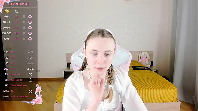 Snapshot of Cowell_Adelina chatting on September 22, 2025, 9:55 am Cowell Adelina online show from September 22, 2025, 9:55 am