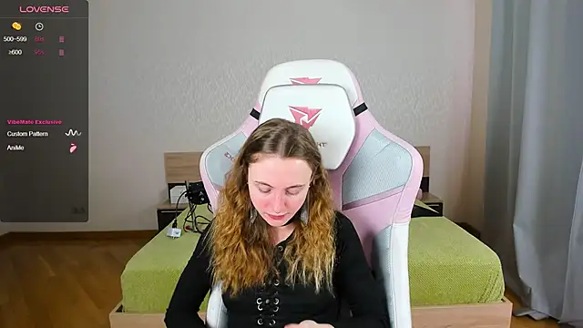 Snapshot of Cowell_Adelina chatting on November 7, 2025, 8:03 am Cowell Adelina online show from November 7, 2025, 8:03 am