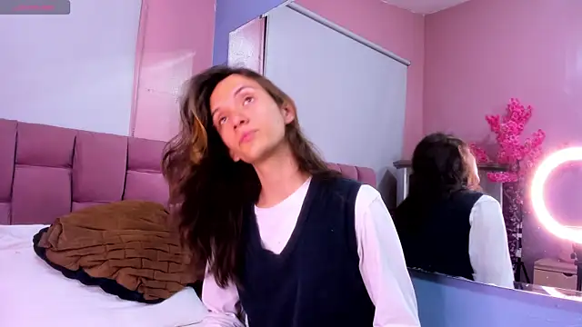 Feniix   online show from December 2, 2025, 5:02 am