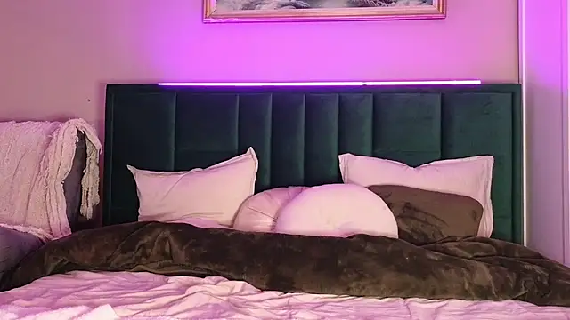 JoanneGG online show from February 18, 2025, 1:22 pm