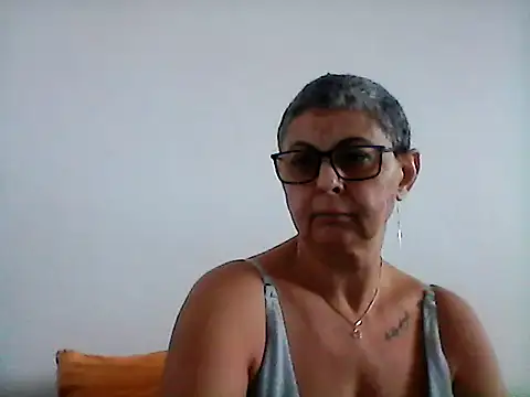 Snapshot of roseblak42 chatting on February 6, 2025, 11:21 am roseblak42 online show from February 6, 2025, 11:21 am