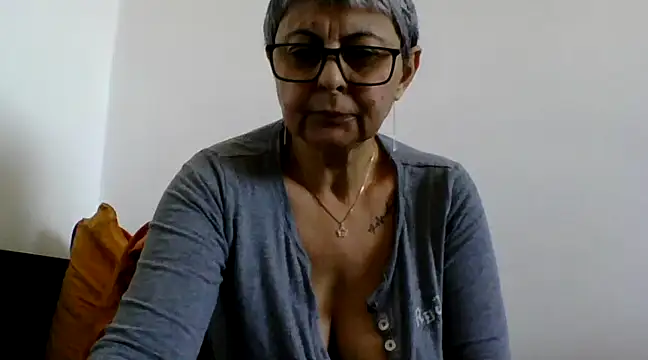 Snapshot of roseblak42 chatting on March 22, 2025, 12:14 pm roseblak42 online show from March 22, 2025, 12:14 pm