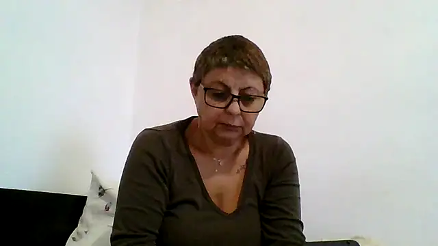 Snapshot of roseblak42 chatting on October 13, 2025, 2:39 pm roseblak42 online show from October 13, 2025, 2:39 pm