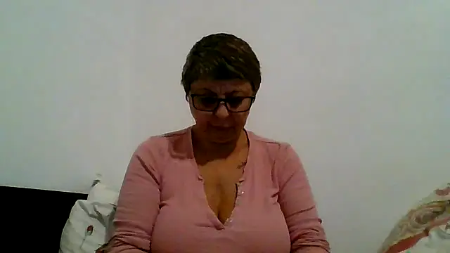 Snapshot of roseblak42 chatting on November 7, 2025, 3:45 pm roseblak42 online show from November 7, 2025, 3:45 pm