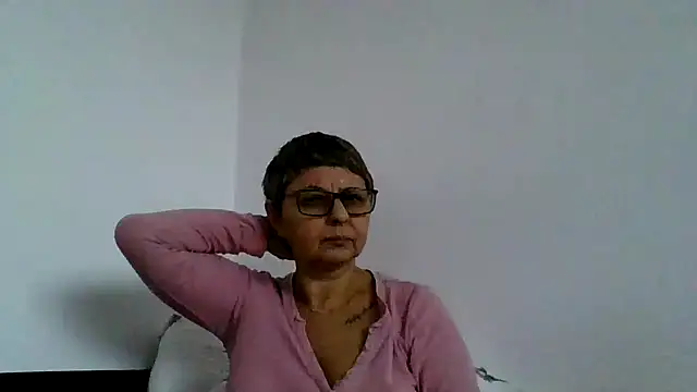 Snapshot of roseblak42 chatting on November 8, 2025, 2:06 pm roseblak42 online show from November 8, 2025, 2:06 pm
