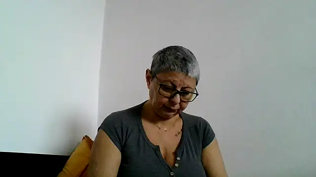 roseblak42 online show from December 17, 2025, 9:15 am