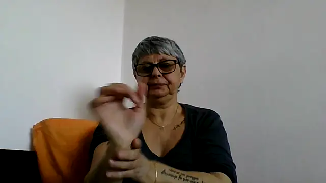 roseblak42 online show from March 25, 2026, 10:10 am