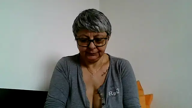 roseblak42 online show from March 29, 2026, 7:52 am