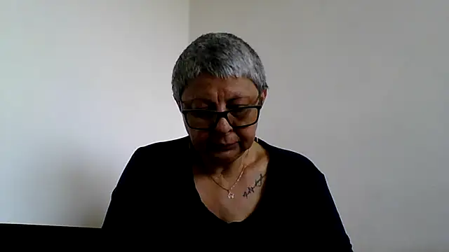 roseblak42 online show from May 19, 2026, 7:58 am