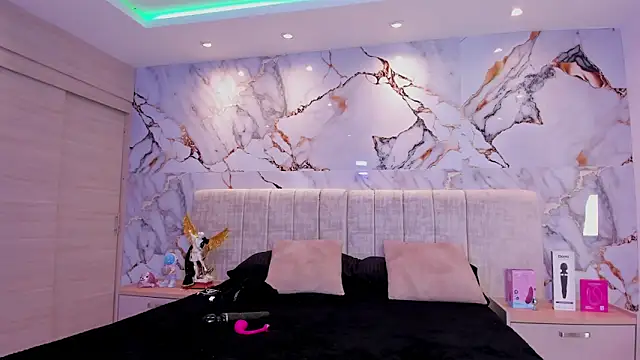 kiana cream online show from November 8, 2025, 11:32 am