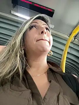  Abril-Office1 online show from December 18, 2024, 3:11 pm