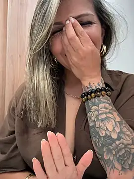  Abril-Office1 online show from December 20, 2024, 9:06 pm