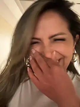  Abril-Office1 online show from January 7, 2025, 6:45 pm