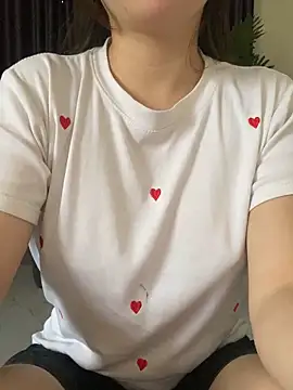 Ruby bear online show from October 17, 2025, 3:53 am