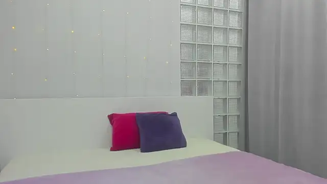 Snapshot of Tiny_JuJu chatting on September 11, 2025, 1:39 am Tiny JuJu online show from September 11, 2025, 1:39 am