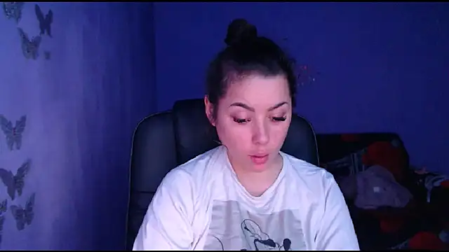 LovelyJulliette online show from January 8, 2025, 2:03 pm