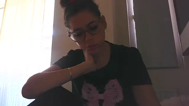 Snapshot of LovelyJulliette chatting on October 17, 2025, 9:23 am LovelyJulliette online show from October 17, 2025, 9:23 am