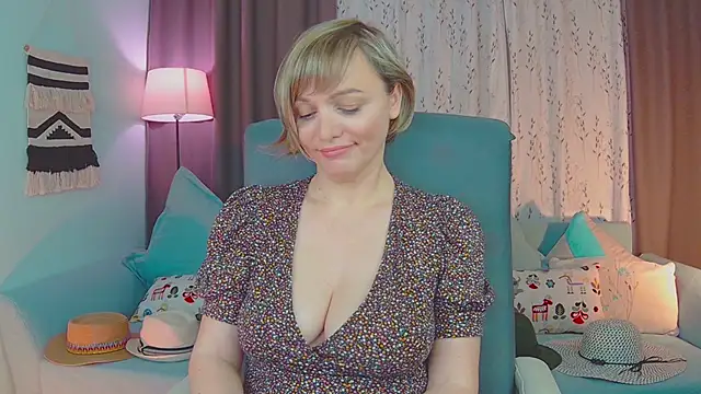 NandiSmile online show from February 28, 2025, 7:46 pm