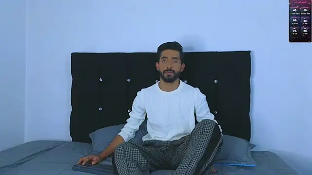 Snapshot of dereck_hotsoon chatting on January 30, 2025, 12:39 am dereck hotsoon online show from January 30, 2025, 12:39 am