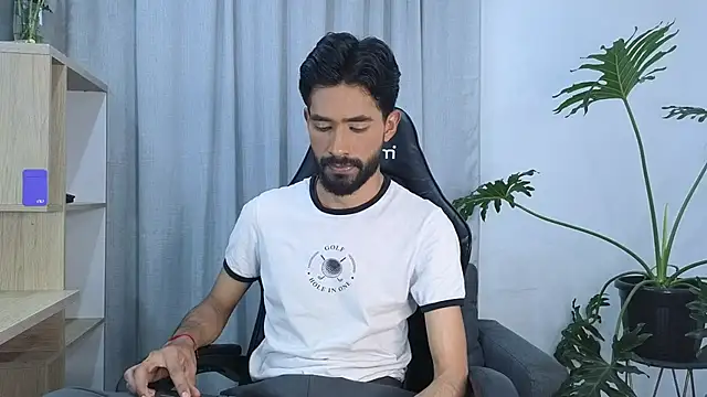 Snapshot of dereck_hotsoon chatting on February 27, 2025, 1:05 am dereck hotsoon online show from February 27, 2025, 1:05 am
