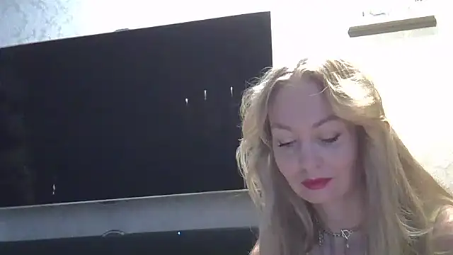 ZarinaSwift online show from December 24, 2024, 4:44 am