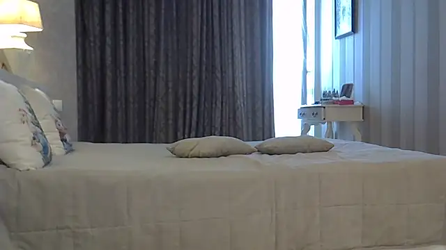 ZarinaSwift online show from March 10, 2026, 4:50 am