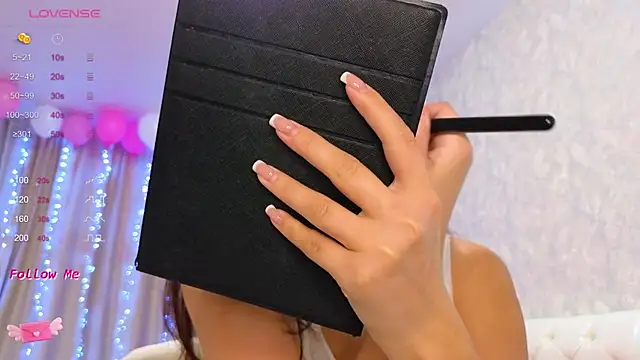 LaraSkinny online show from December 18, 2024, 3:04 am