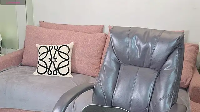 Snapshot of _MIURA_ chatting on September 9, 2025, 1:05 am MIURA online show from September 9, 2025, 1:05 am