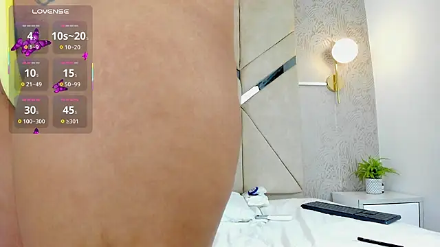 Snapshot of LiaVelez chatting on September 18, 2025, 1:35 pm LiaVelez online show from September 18, 2025, 1:35 pm