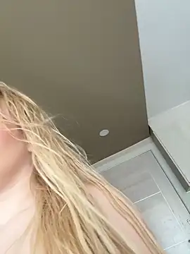 AmmyHot online show from April 3, 2026, 3:04 am