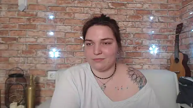 Amelia Kiss  online show from December 20, 2024, 7:01 am