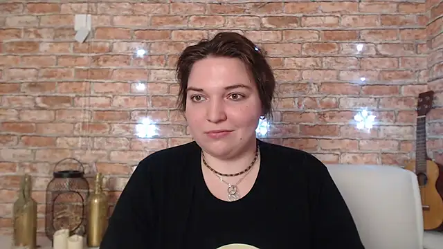 Amelia Kiss  online show from December 30, 2024, 3:47 am