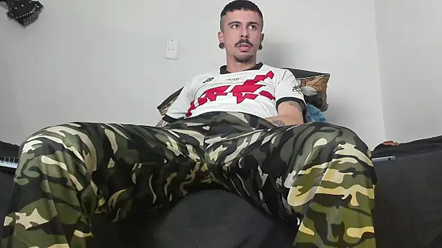 Aaron BigDickxxx online show from January 14, 2026, 6:24 pm