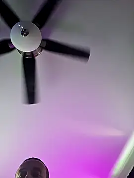 Snapshot of Twin2222 chatting on September 15, 2025, 10:32 pm Twin2222 online show from September 15, 2025, 10:32 pm