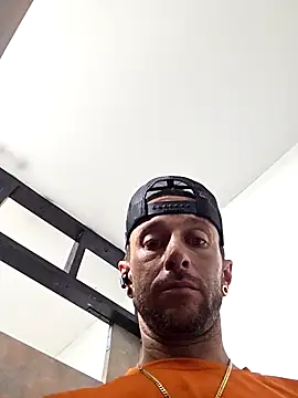 Snapshot of Twin2222 chatting on September 24, 2025, 8:56 pm Twin2222 online show from September 24, 2025, 8:56 pm