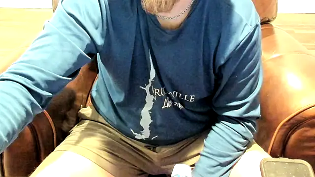 Snapshot of OttersWaters2K chatting on March 2, 2026, 1:51 pm OttersWaters2K online show from March 2, 2026, 1:51 pm