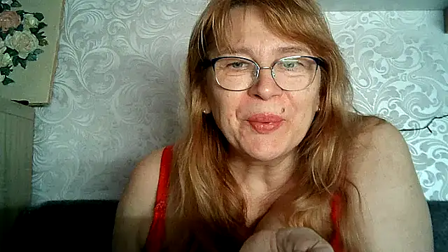Snapshot of Aline_LoveFlowers chatting on January 16, 2025, 10:12 pm Aline LoveFlowers online show from January 16, 2025, 10:12 pm