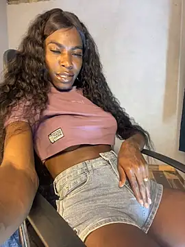 Snapshot of Richchocolatesweet_ chatting on January 24, 2025, 2:07 am Richchocolatesweet online show from January 24, 2025, 2:07 am