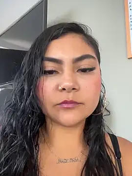Juli Walker online show from May 6, 2026, 3:06 pm