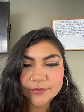 Juli Walker online show from May 8, 2026, 3:28 pm