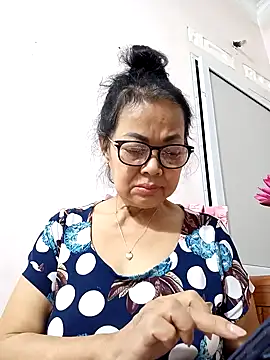 Hotestlove online show from December 4, 2025, 12:03 pm