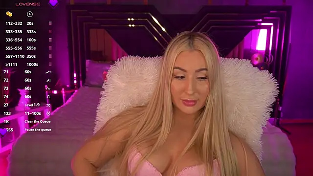 LiaBrazzerr online show from December 17, 2025, 3:29 pm