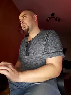 Foxyshaved online show from February 12, 2025, 5:05 am