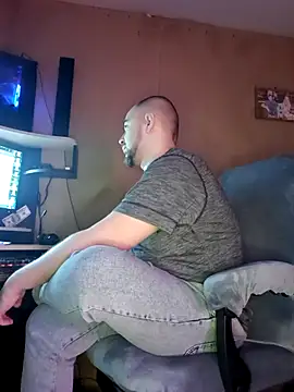 Foxyshaved online show from February 26, 2025, 5:09 am