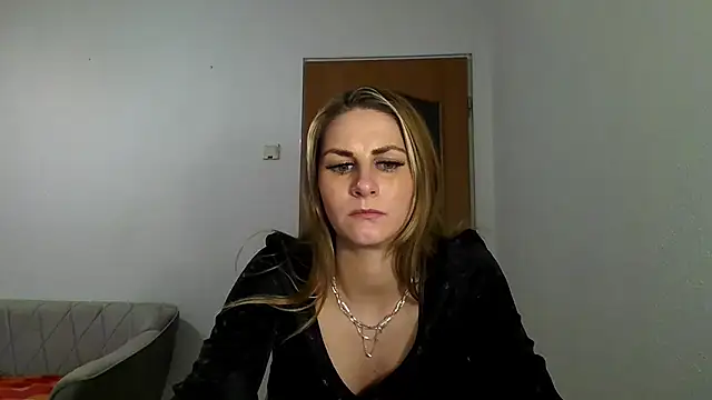 Snapshot of DagmarieFlirt chatting on February 17, 2025, 9:19 pm DagmarieFlirt online show from February 17, 2025, 9:19 pm