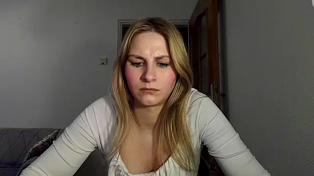 Snapshot of DagmarieFlirt chatting on March 20, 2025, 9:24 pm DagmarieFlirt online show from March 20, 2025, 9:24 pm