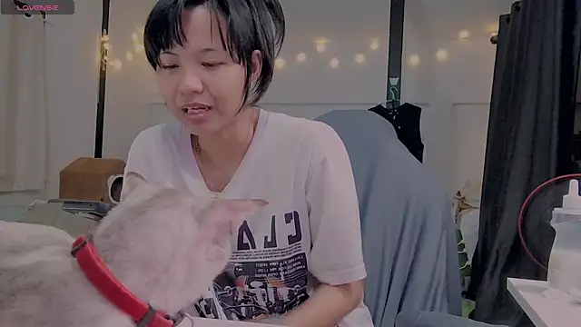 Snapshot of Kana_G chatting on February 1, 2025, 7:13 pm Kana G online show from February 1, 2025, 7:13 pm